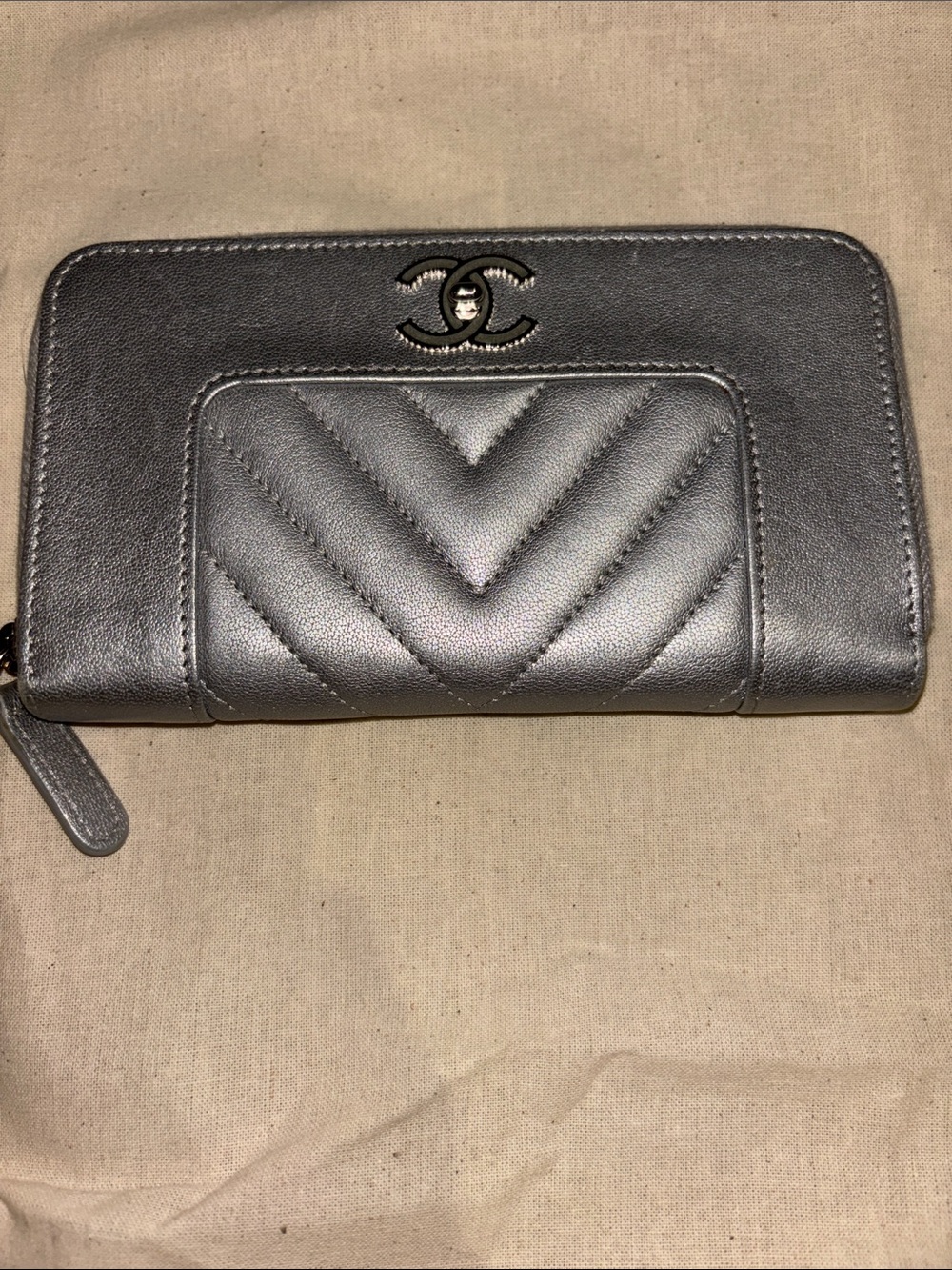 CHANEL Metallic Silver Quilted Chevron Zip Wallet